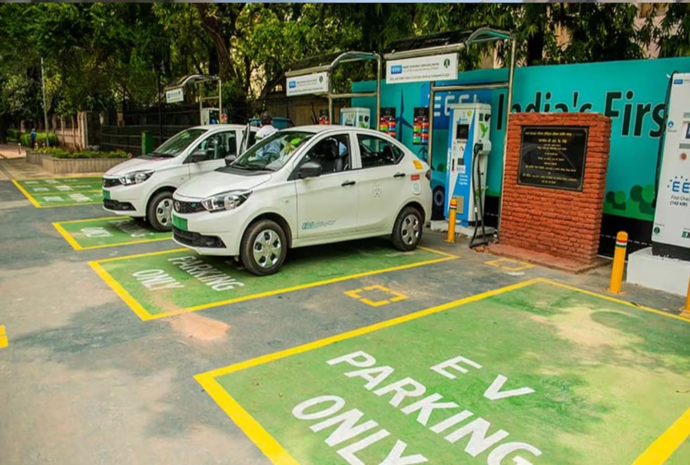Delhi EV policy drops hybrid incentives, sets deadline for electric-only two-wheelers