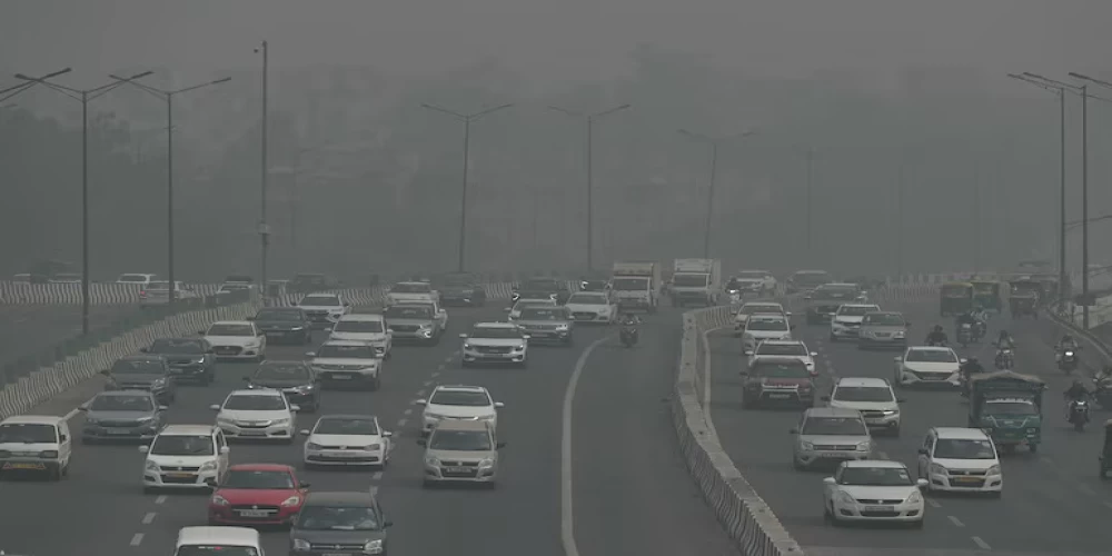 Smog returns to Delhi: Post-Diwali air turns ‘very poor’ as AQI climbs to 345