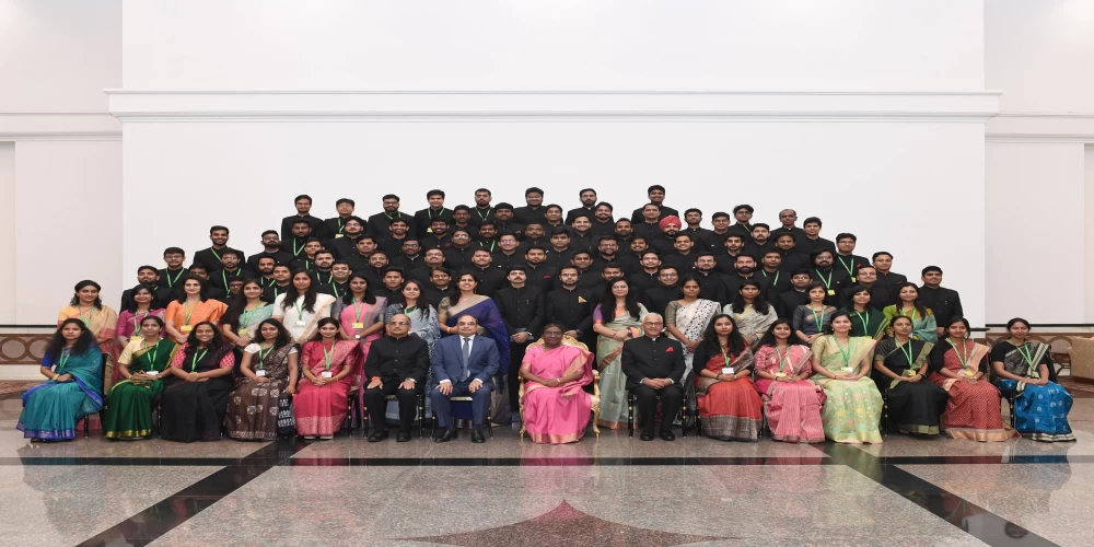 IAS officers of the 2022 batch call on the President IAS officers of the 2022 batch call on the President