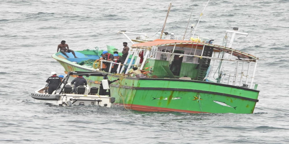 ICG rescues stranded Indian fishing boat with 11 people onboard off Kerala coast ICG rescues stranded Indian fishing boat with 11 people onboard off Kerala coast