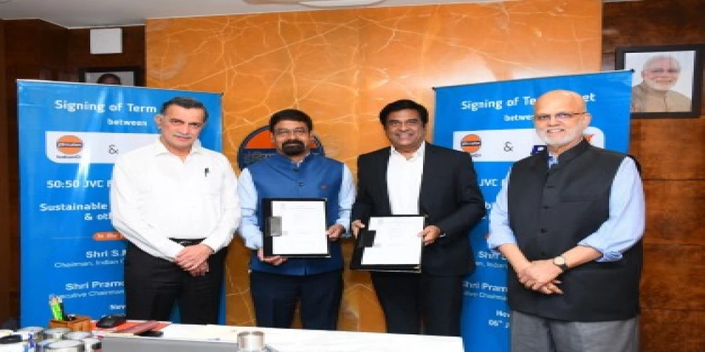 IndianOil & Praj to form JV for building Biofuels production capacities IndianOil & Praj to form JV for building Biofuels production capacities