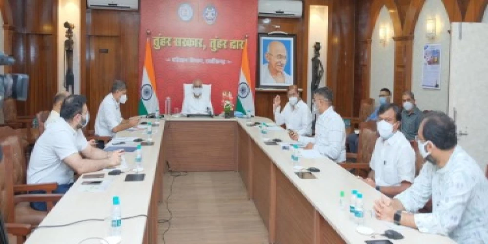IPS Dipanshu Kabra's brainchild 'Tuhar Sarkar, Tuhar Dwar' to serve 20 million in Chhattisgarh IPS Dipanshu Kabra's brainchild 'Tuhar Sarkar, Tuhar Dwar' to serve 20 million in Chhattisgarh