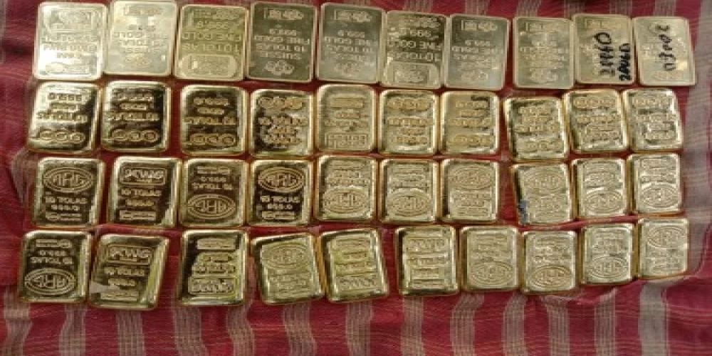 BSF seizes gold biscuits worth Rs 2.42 crore on Indo-Bangladesh border BSF seizes gold biscuits worth Rs 2.42 crore on Indo-Bangladesh border
