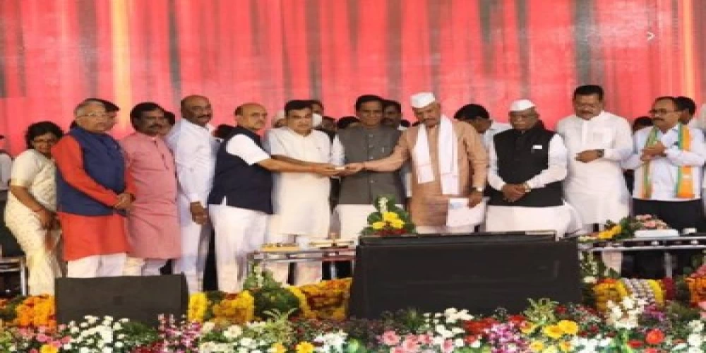 Gadkari inaugurates 7 national highway projects worth Rs 5569 crore in Maharashtra Gadkari inaugurates 7 national highway projects worth Rs 5569 crore in Maharashtra