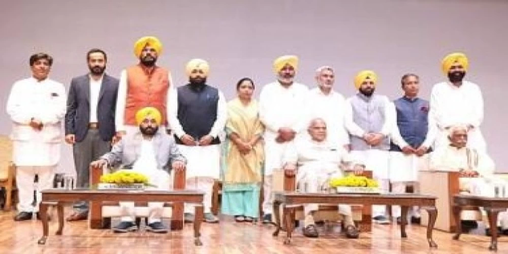 10 ministers take oath in Punjab 10 ministers take oath in Punjab
