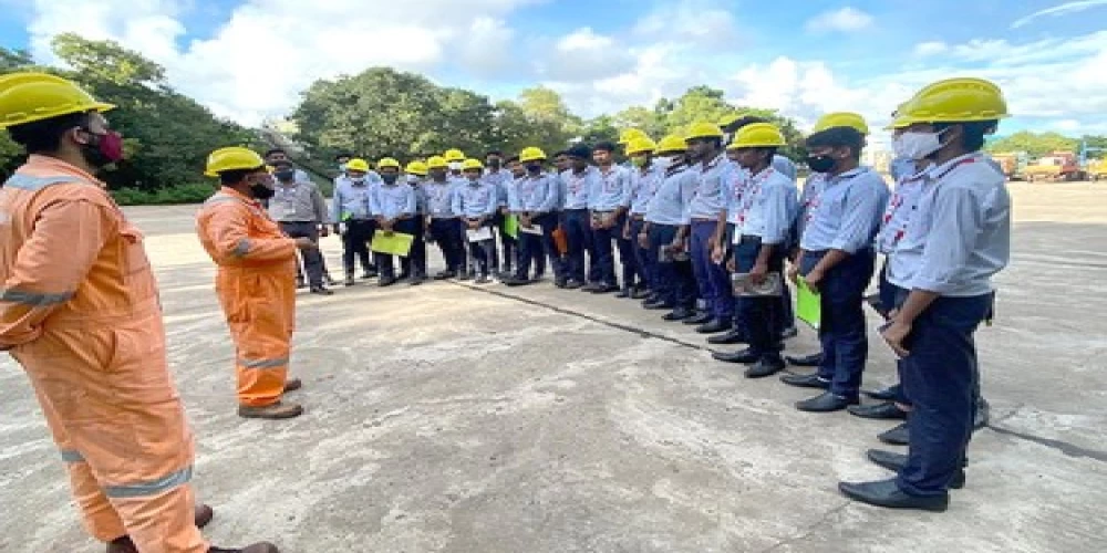To-be engineers get first-hand view of ONGC Mini Refinery To-be engineers get first-hand view of ONGC Mini Refinery