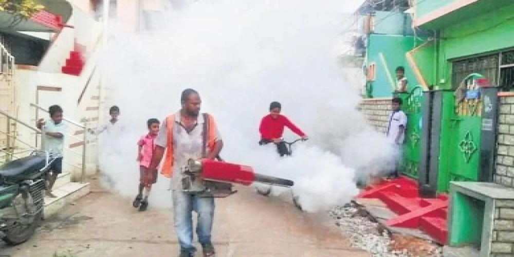 Guntur Municipal Commissioner takes challenges posed by Cyclone Michaung head on; massive cleanliness drive launched Guntur Municipal Commissioner takes challenges posed by Cyclone Michaung head on; massive cleanliness drive launched
