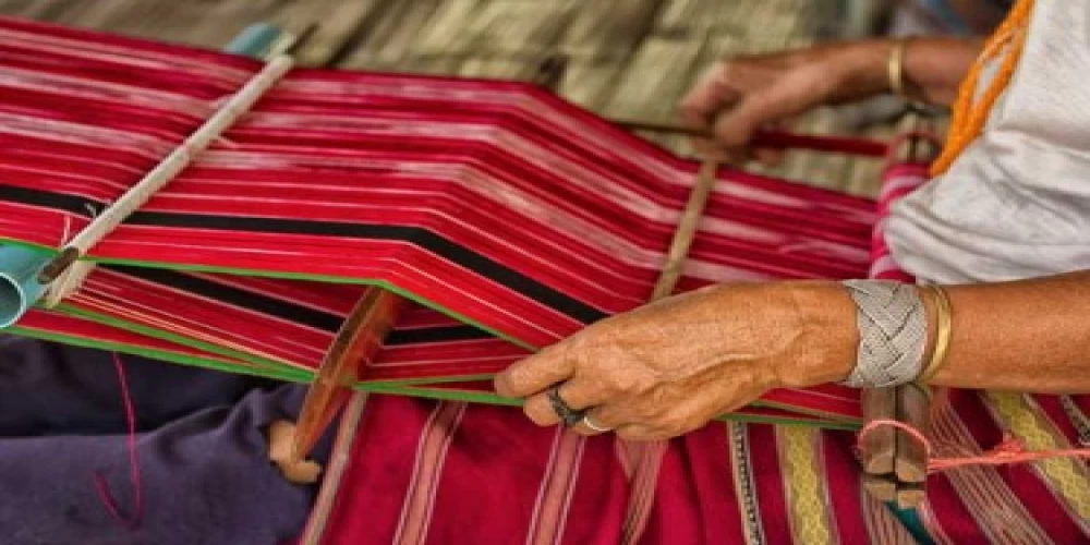 Indian handloom industry, a blend of unique designs and finesse ! Indian handloom industry, a blend of unique designs and finesse !