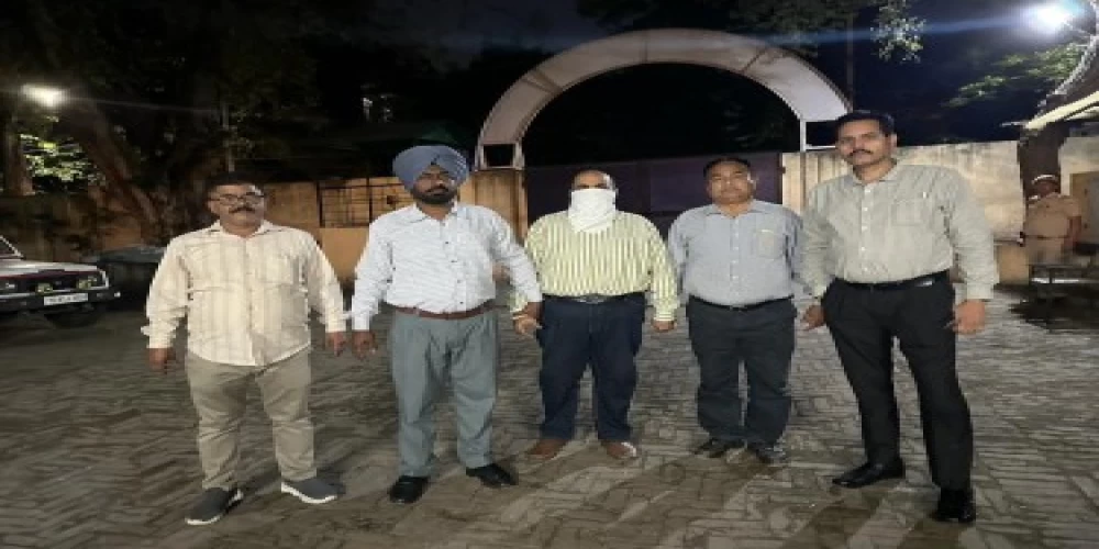 Punjab Vigilance Bureau arrests CA for extorting bribe Rs 26 lakh Punjab Vigilance Bureau arrests CA for extorting bribe Rs 26 lakh