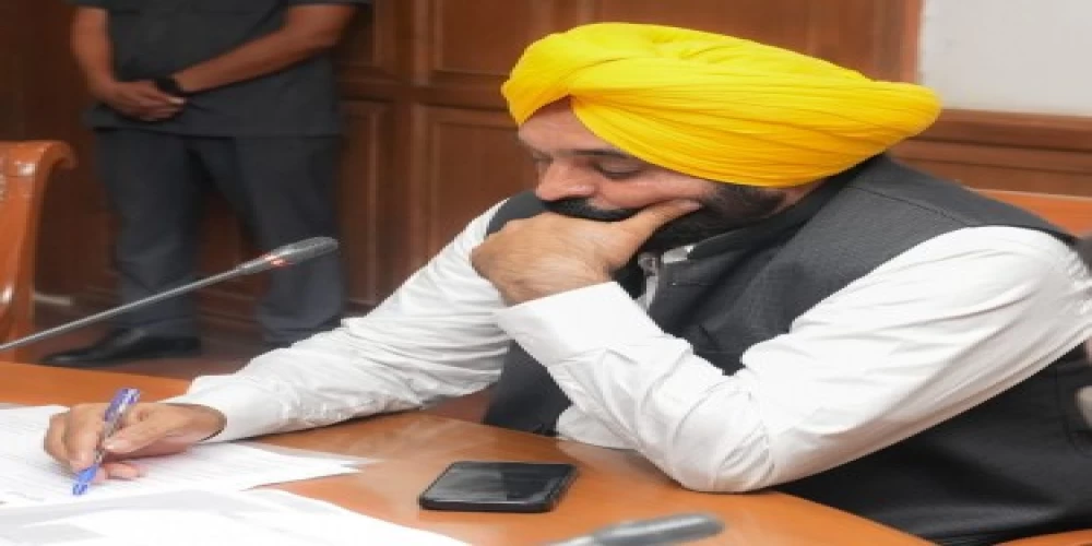 Maximize field visits to redress grievances of people at grassroots level: Punjab CM Bhagwant Mann Maximize field visits to redress grievances of people at grassroots level: Punjab CM Bhagwant Mann