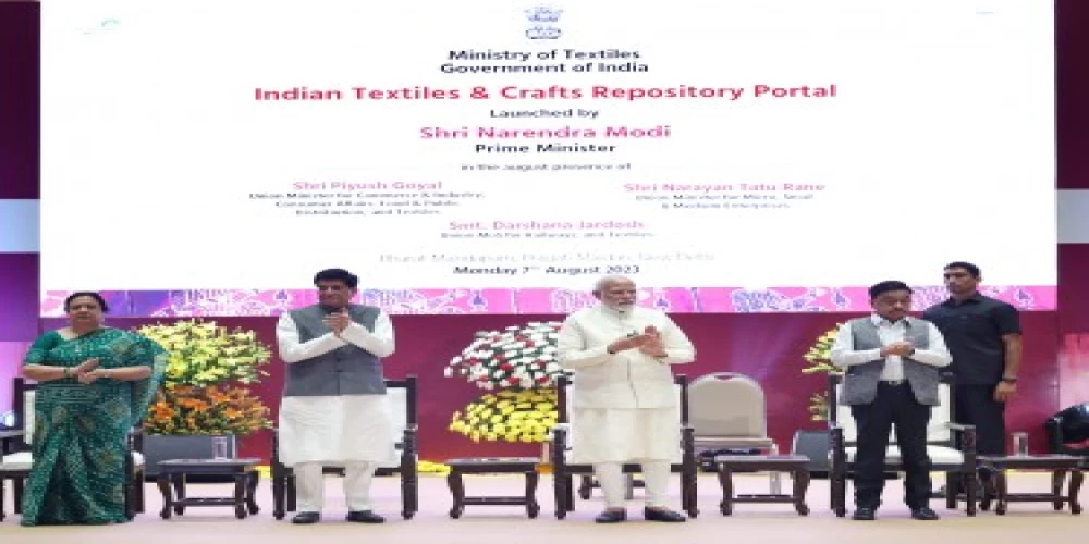 PM launches 'Bhartiya Vastra evam Shilpa Kosh' portal on National Handloom Day PM launches 'Bhartiya Vastra evam Shilpa Kosh' portal on National Handloom Day