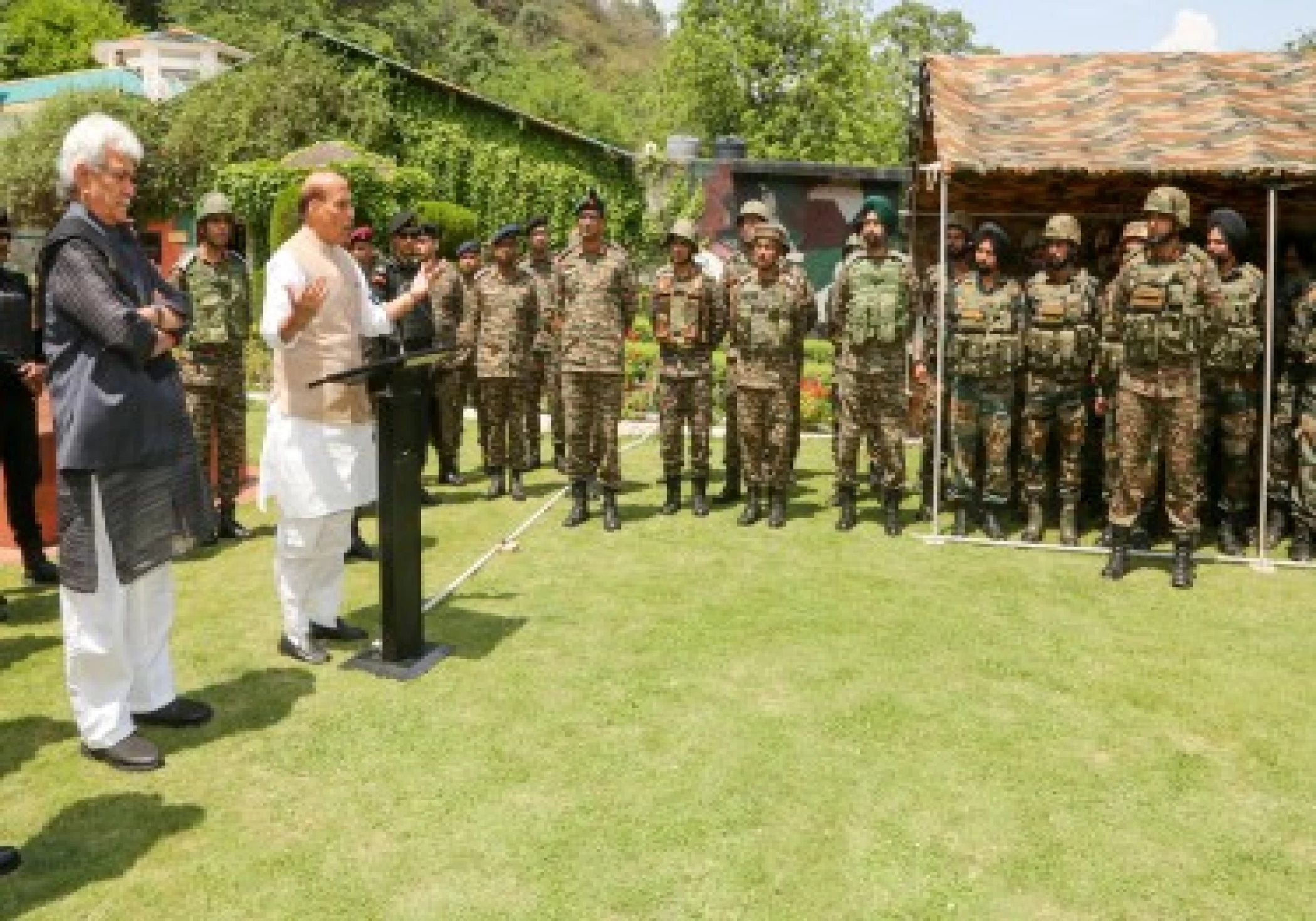 Defence Minister visits Army base camp in Rajouri