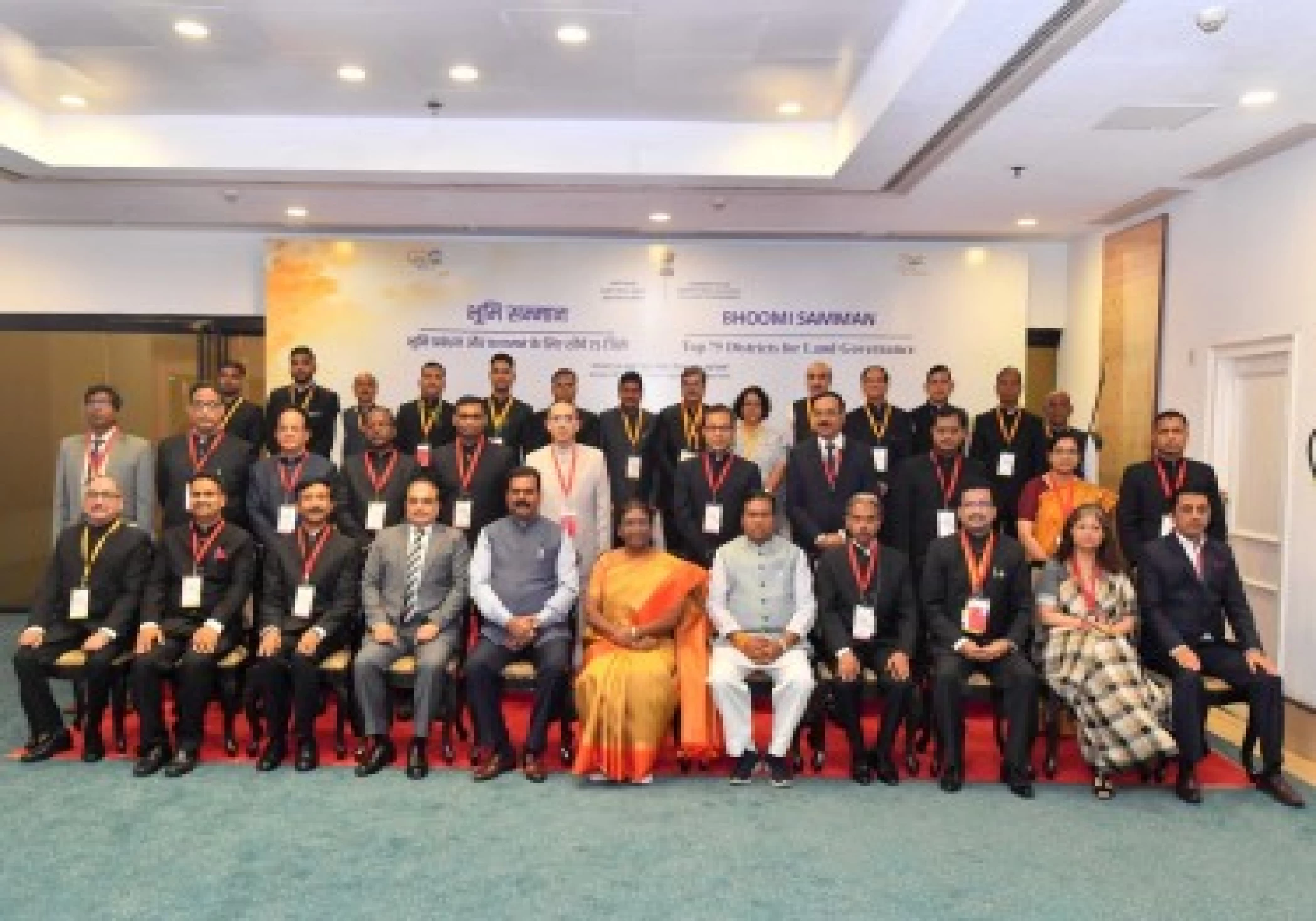 President of India presents the Bhoomi Samman to State Secretaries and District Collectors