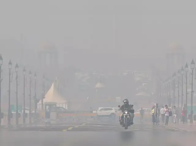 Delhi’s air quality plunges into “severe” territory; schools weigh hybrid mode