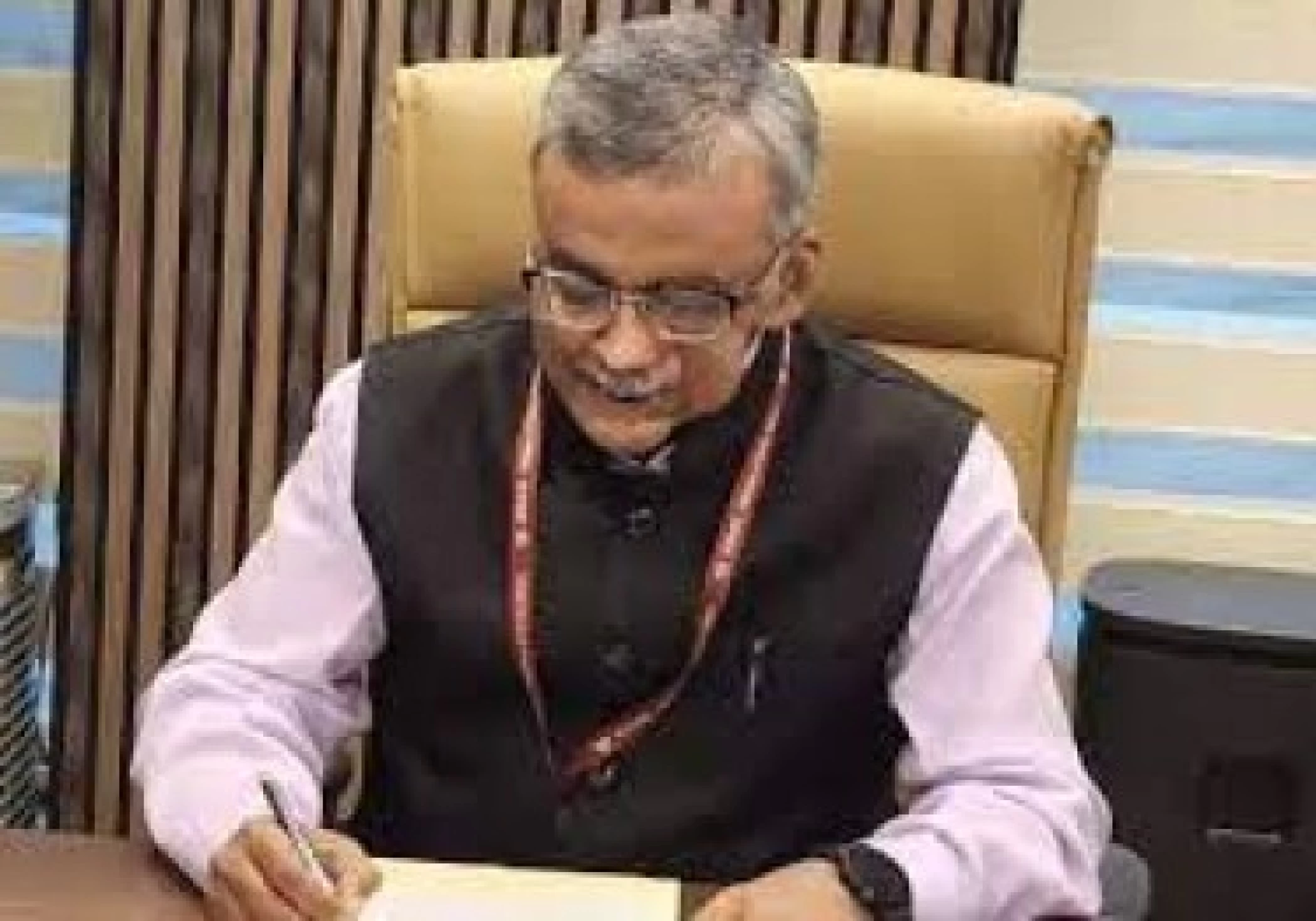 Dr Akhilesh Gupta assumes additional charge of Secretary SERB