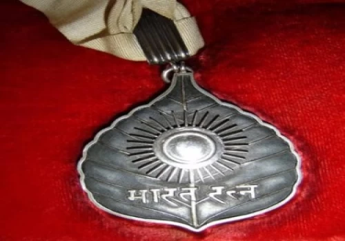 In a first Modi Government honors five individuals with Bharat Ratna in a single year